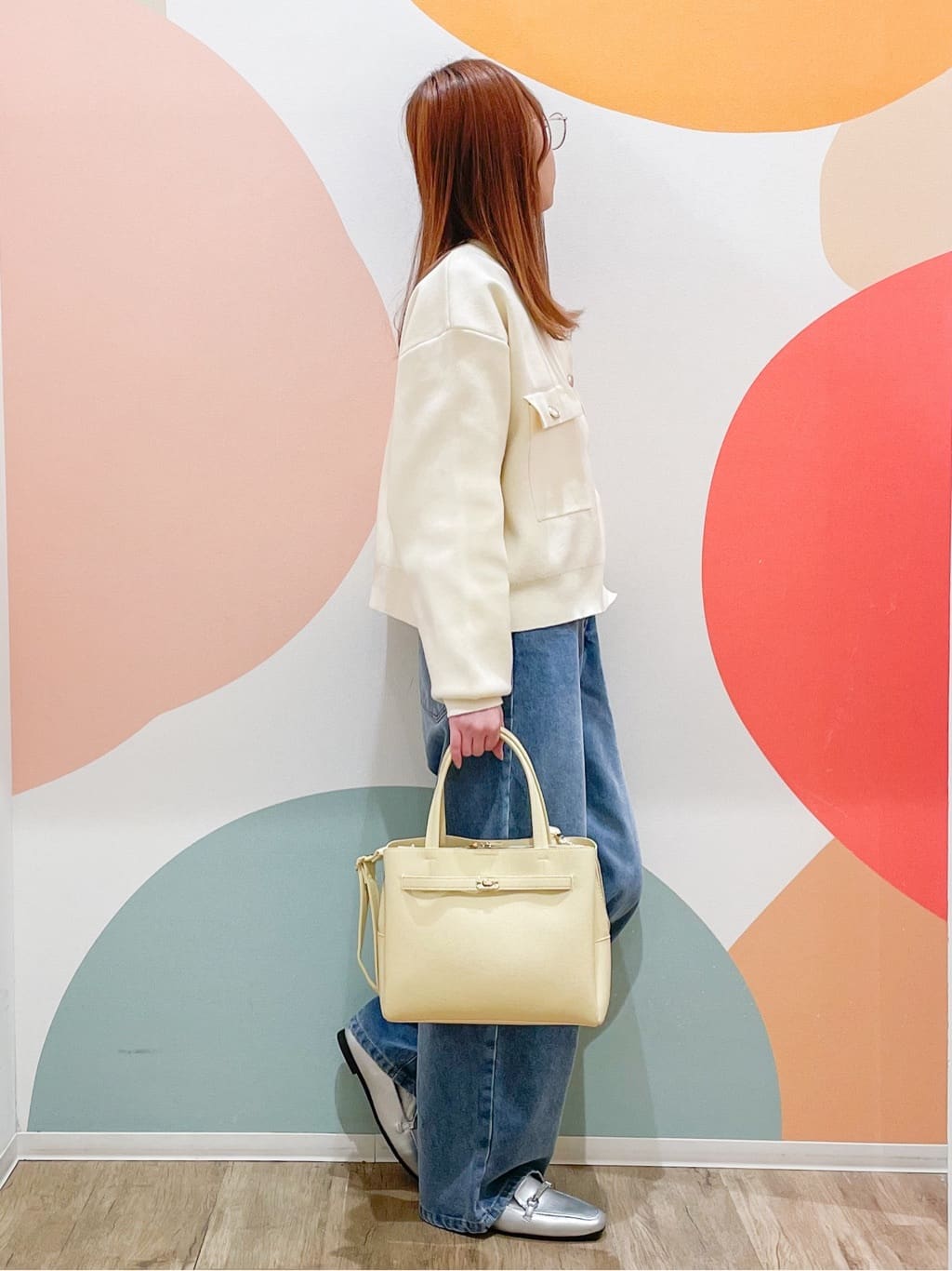 とまとさんの「SHOO･LA･RUE｜【洗濯機可/S-LL】1枚でも羽織りでも 華やか上品カーデ」を使ったコーディネート