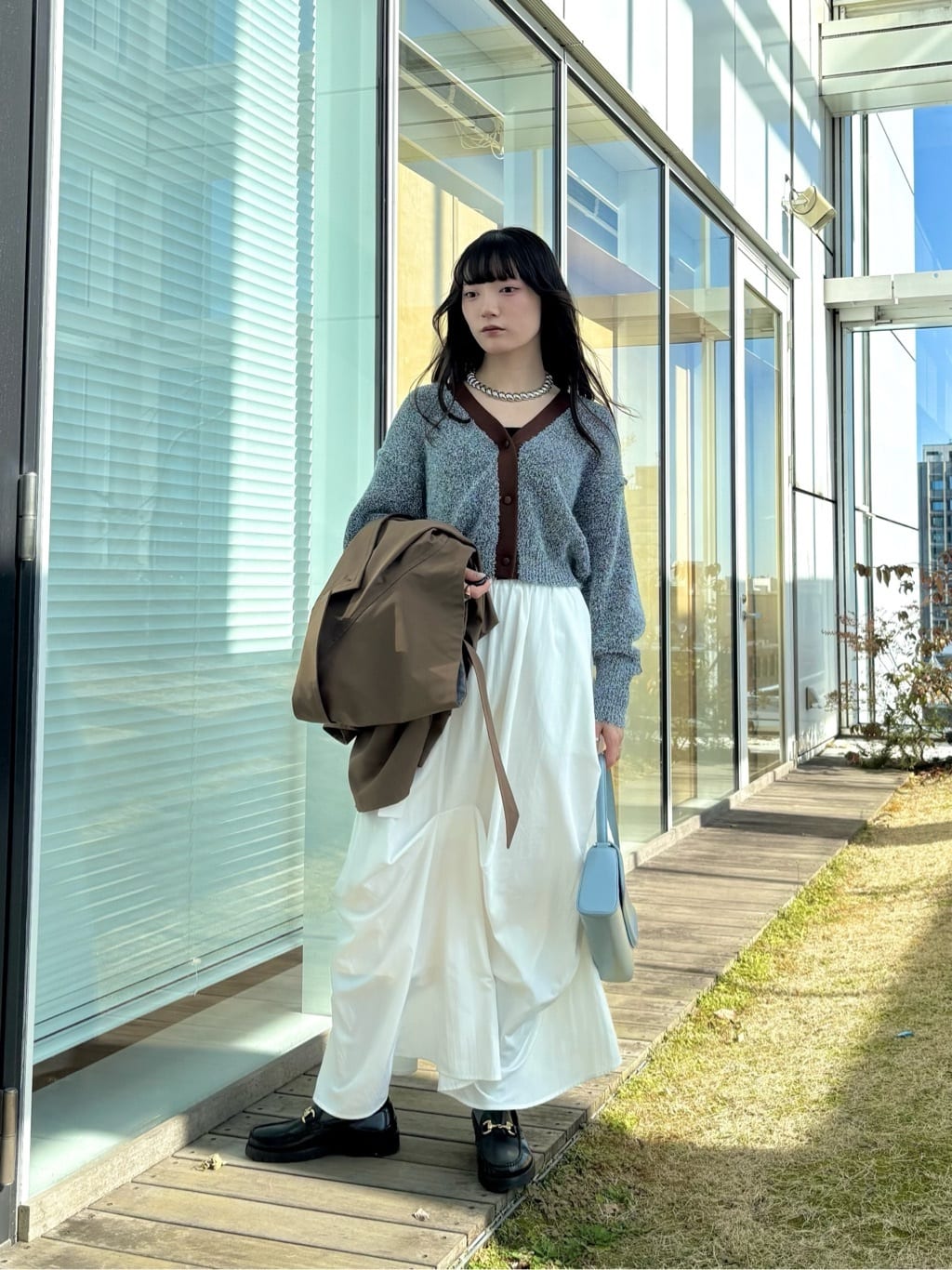 ibukiさんの「INDIVI｜【撥水】ボンディングショートトレンチ」を使ったコーディネート