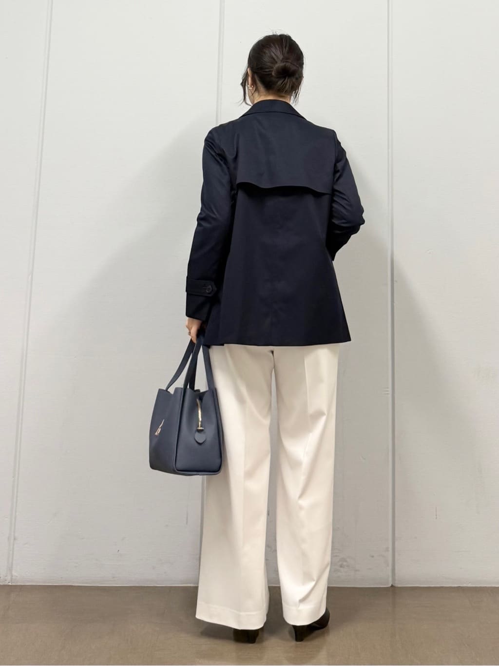 mizukiさんの「INDIVI｜【花粉付着防止／撥水／UVケア】名品トレンチコート」を使ったコーディネート