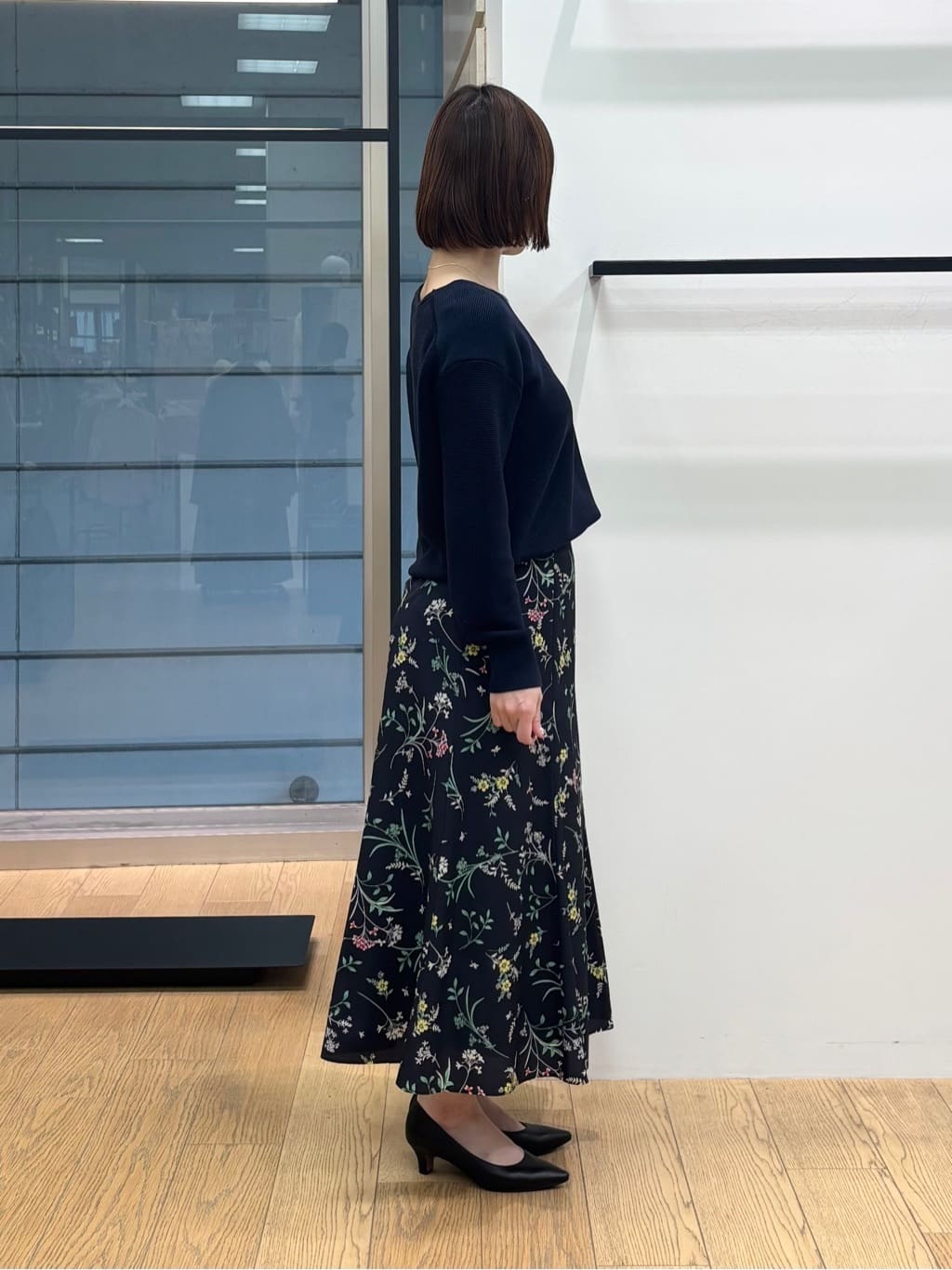 asamiさんの「INDIVI｜【洗える／軽量】きらめきVネックニット」を使ったコーディネート