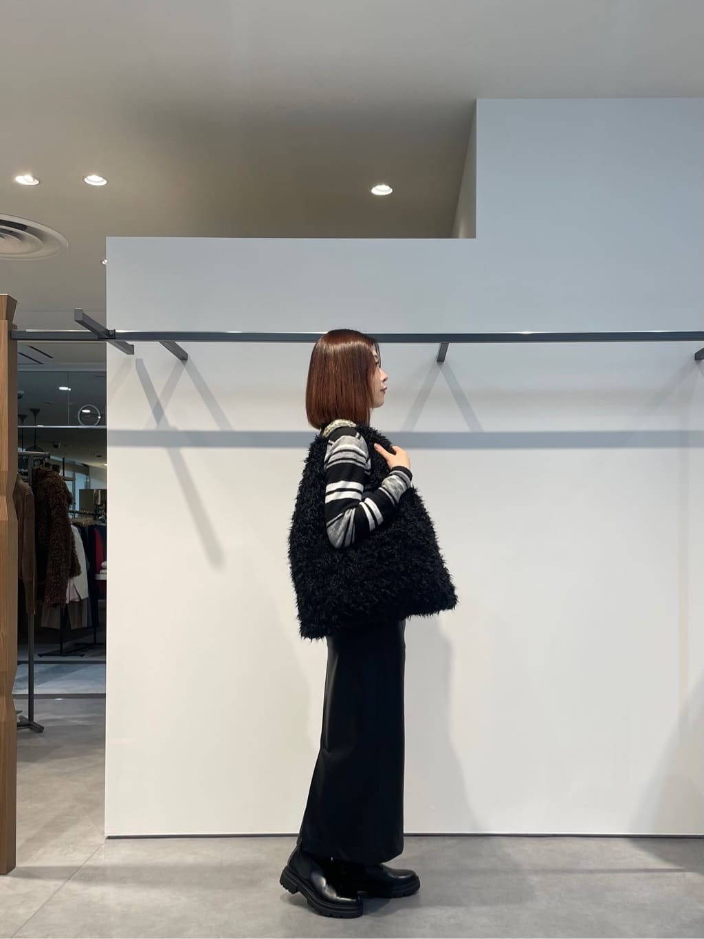 amiさんの「INDIVI｜【セットアップ対応】シンセティックレザースカート」を使ったコーディネート