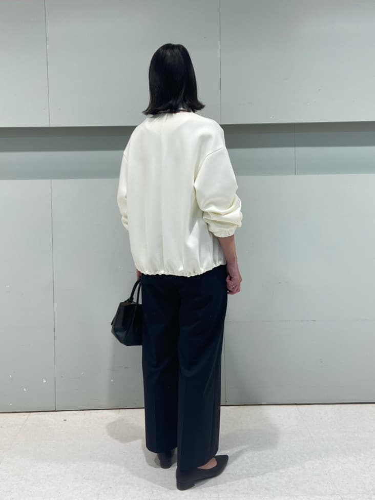 hitomiさんの「UNTITLED｜【洗える/レイヤードTシャツ】ラウンドテールジャージプルオーバー」を使ったコーディネート