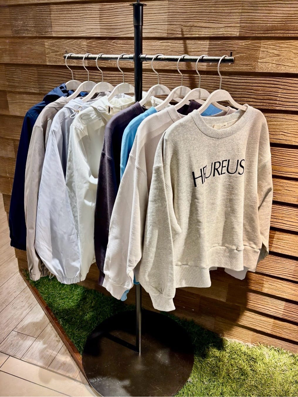 risaさんの「SHOO･LA･RUE｜【SHOO・LA・RUE DENIM/S-LL】体型カバーにも バギーデニムワイドパンツ」を使ったコーディネート