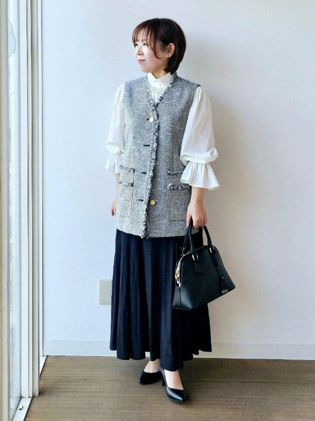 やじまさんの「UNTITLED｜【オンオフ使える】スラブツイード ジレ」を使ったコーディネート