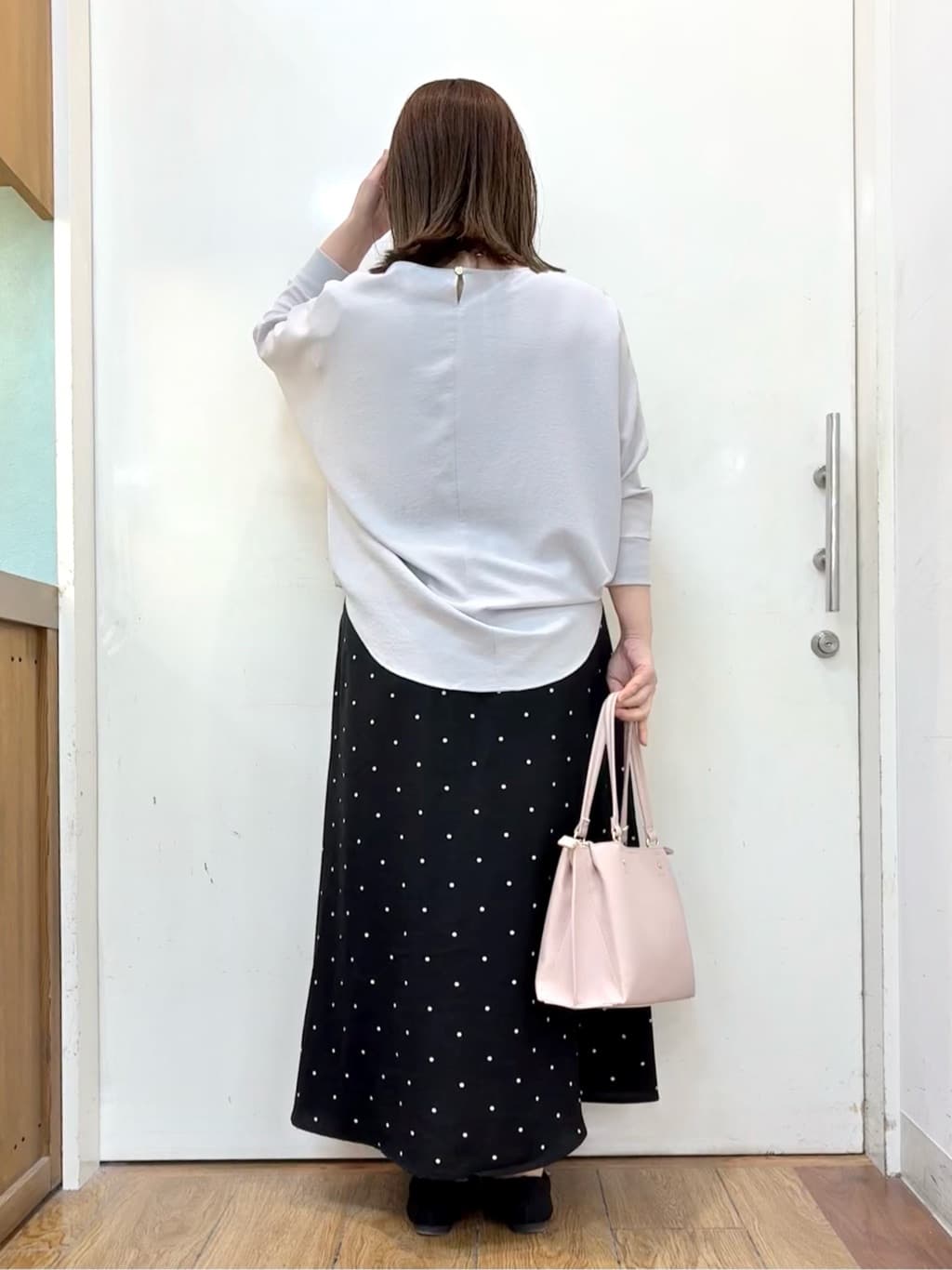 だいわさんの「SHOO･LA･RUE｜【着丈選べる/体型カバー/洗濯機可】さらさらとろん ドルマンブラウス」を使ったコーディネート
