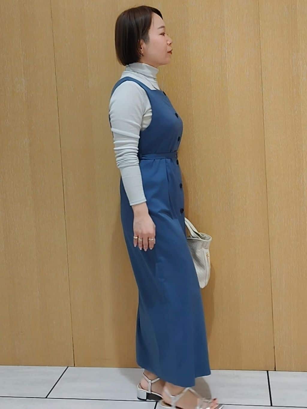 s u g iさんの「UNTITLED｜【洗える】スクエアネックジャンパースカート」を使ったコーディネート
