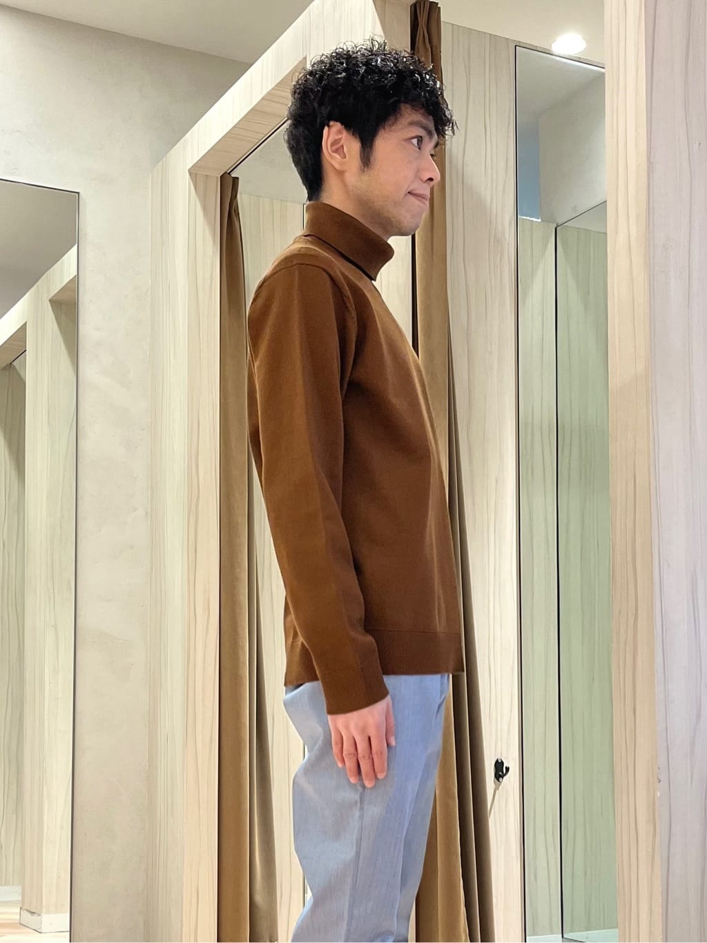 URAさんの「TAKEO KIKUCHI｜アンチピリング タートルネック ニット」を使ったコーディネート