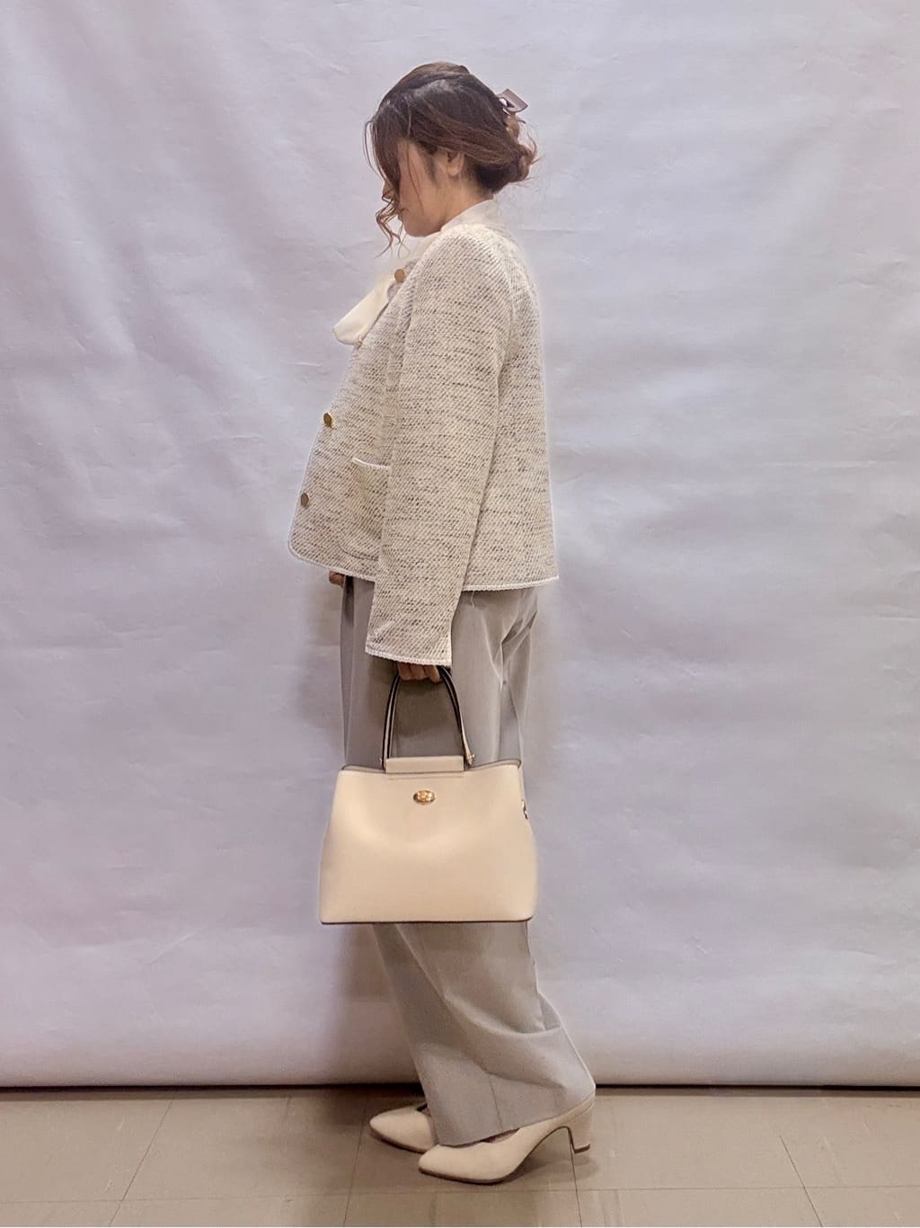 fuuさんの「SHOO･LA･RUE｜【洗濯機可/S-3L】リボンボウタイが魅力　大人の華やかブラウス」を使ったコーディネート