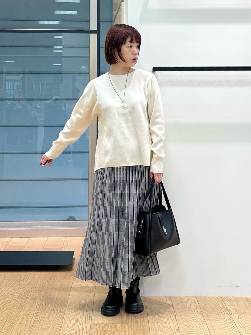 asamiさんの「INDIVI｜【洗える／選べる8色】トーンアップニット」を使ったコーディネート