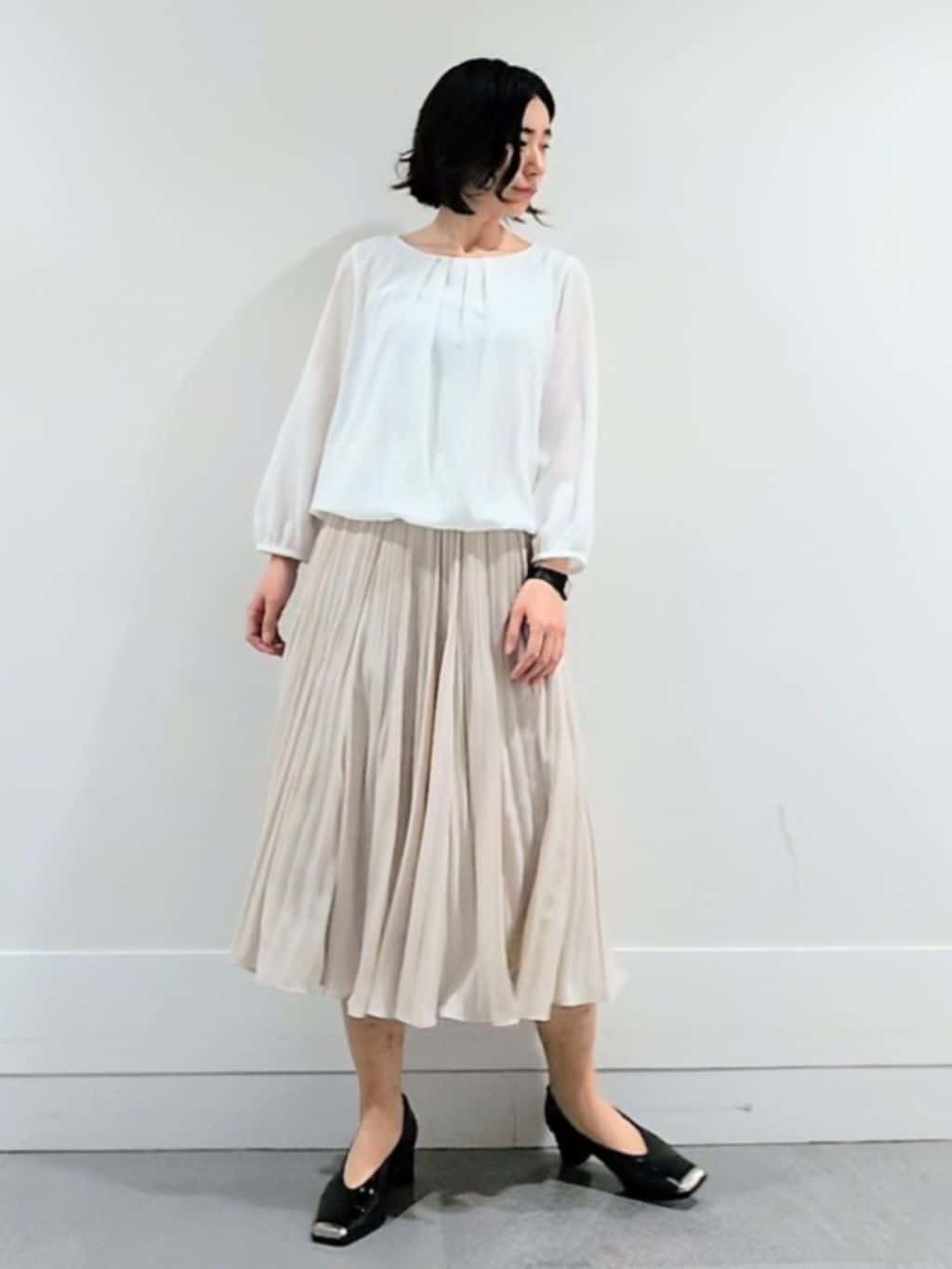 ミズタさんの「UNTITLED｜【透けにくい/ウエストイン見え】タックブラウス」を使ったコーディネート