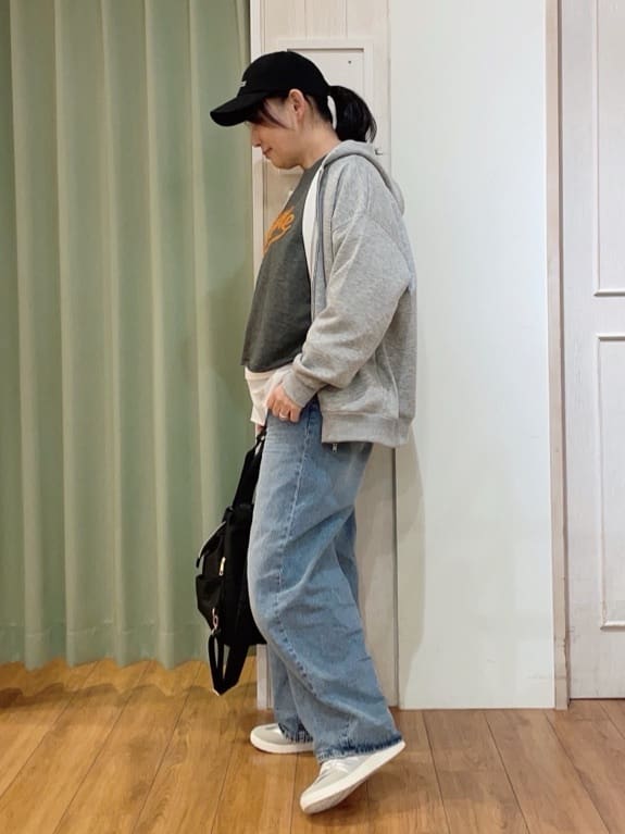 ke-yさんの「SHOO･LA･RUE｜【洗濯機可/S-LL】コーデの主役になる ロゴアソート 裏毛スウェット」を使ったコーディネート