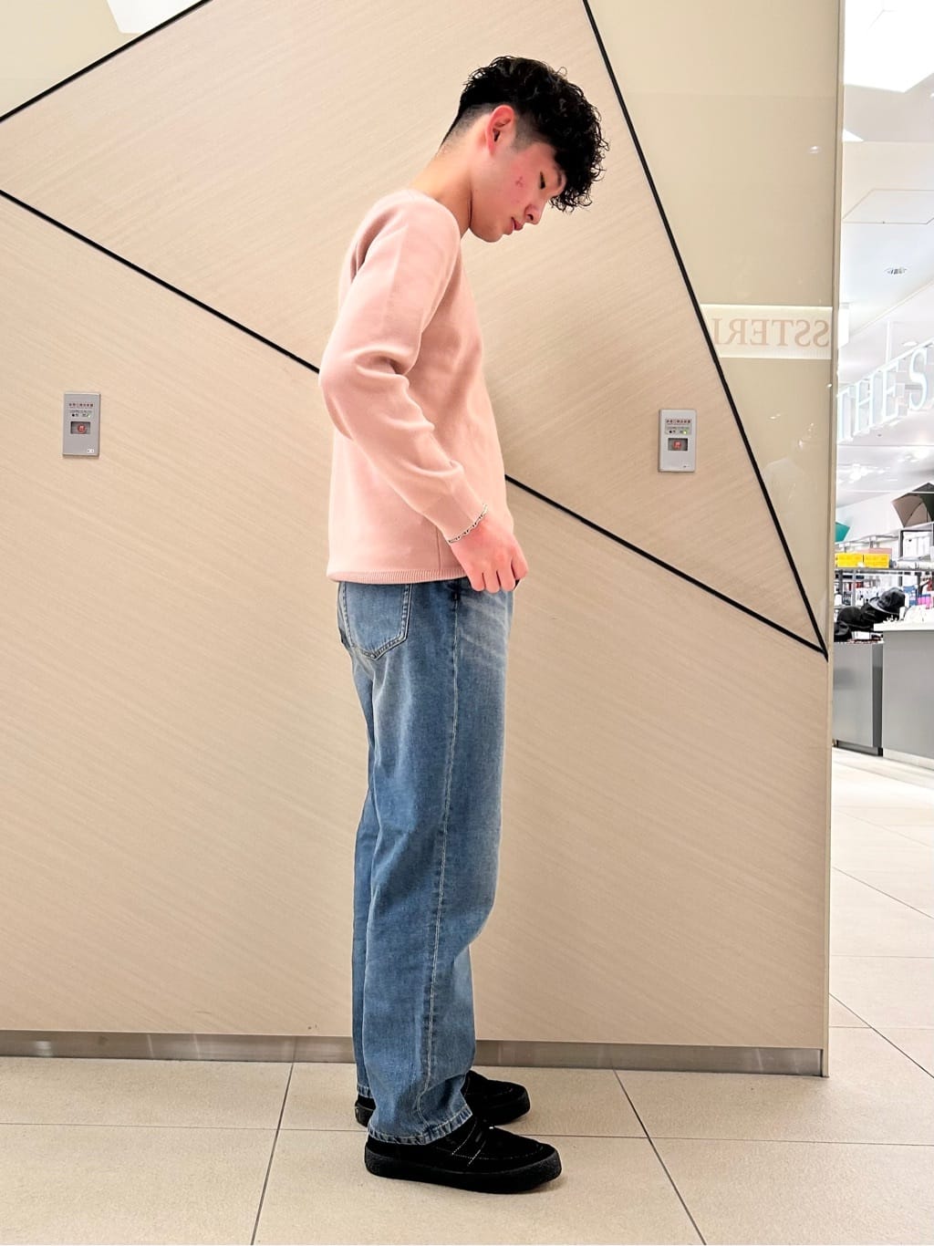 千葉亮太さんの「DRESSTERIOR｜◆【Safari5月号掲載】10．6oz コンフォートワイドデニムパンツ」を使ったコーディネート
