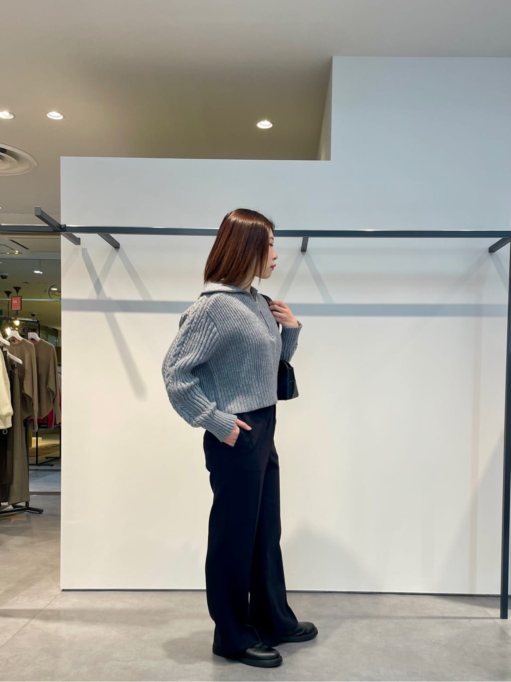 amiさんの「INDIVI｜Timeless｜ストレートフレアパンツ」を使ったコーディネート