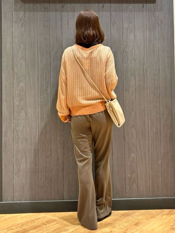 meiさんの「SHOO･LA･RUE｜【洗濯機可/S-LL】キーネックでお顔周りすっきり ざっくり編みカーディガン」を使ったコーディネート