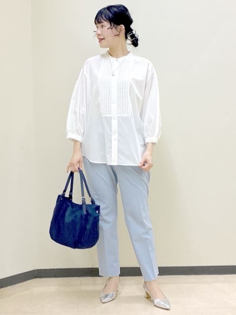  beni_gingerさんの「Reflect｜【程よいゆとり感／体型カバー】ピンタックデザインシャンブレーブラウス」を使ったコーディネート
