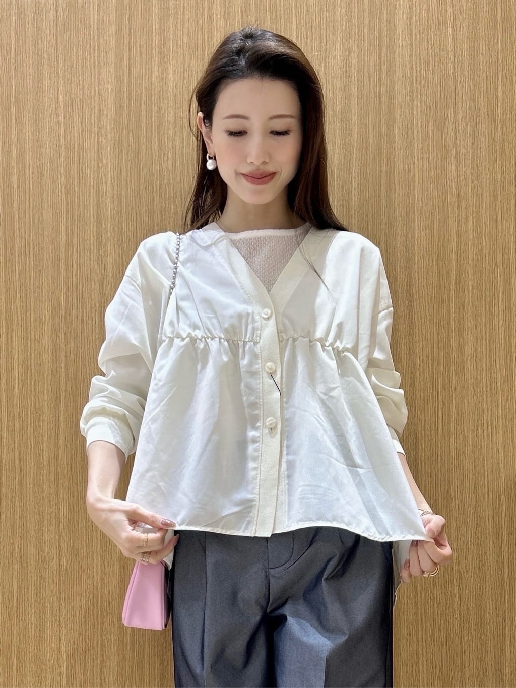 maiさんの「OPAQUE.CLIP｜ブラウス風Vネックカーディガン【洗濯機OK】」を使ったコーディネート
