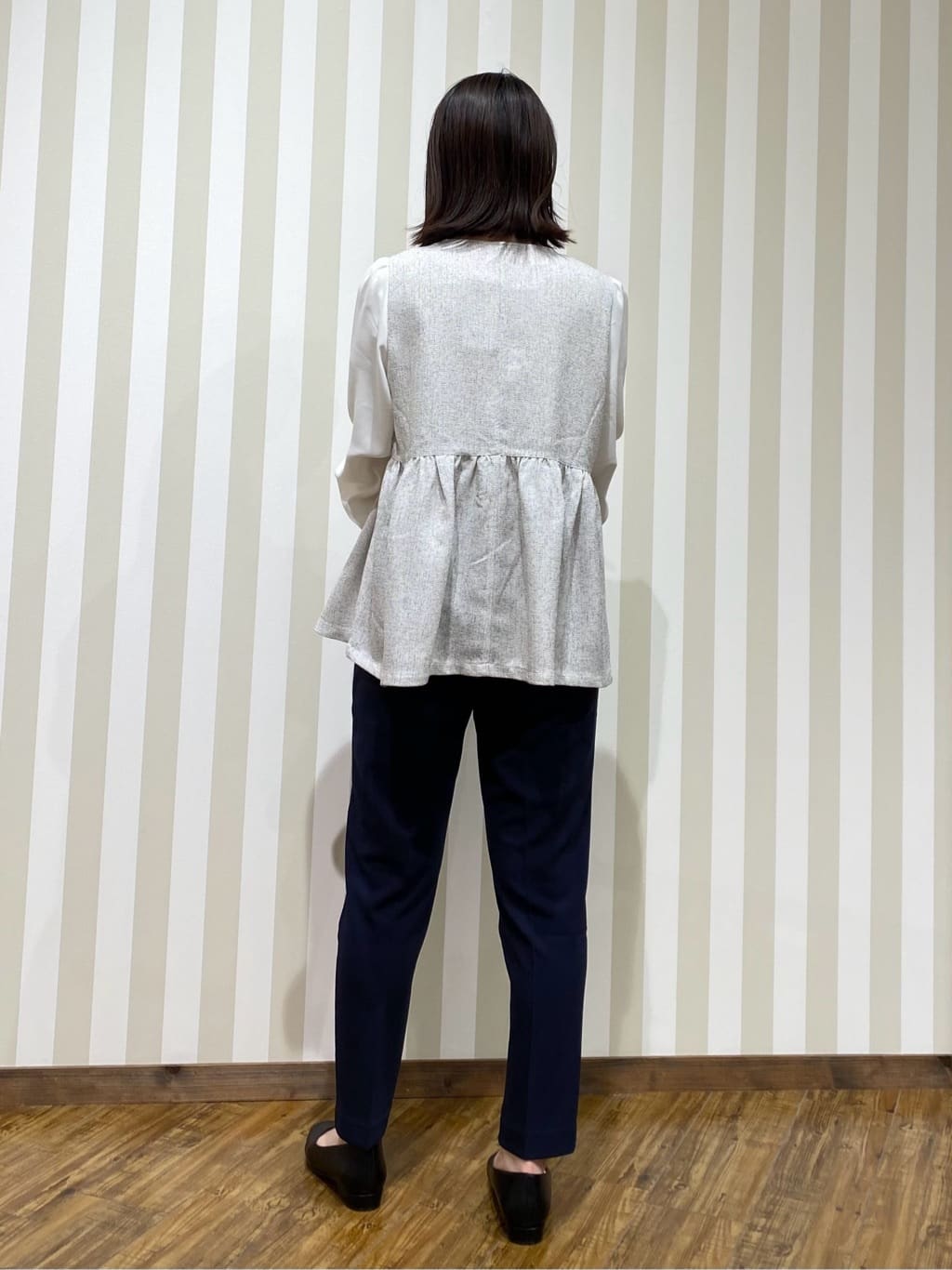 SAOさんの「SHOO･LA･RUE｜【洗濯機可/セットアップ可/S-3L】きちんと楽に。カットジョーゼット テーパードパンツ」を使ったコーディネート