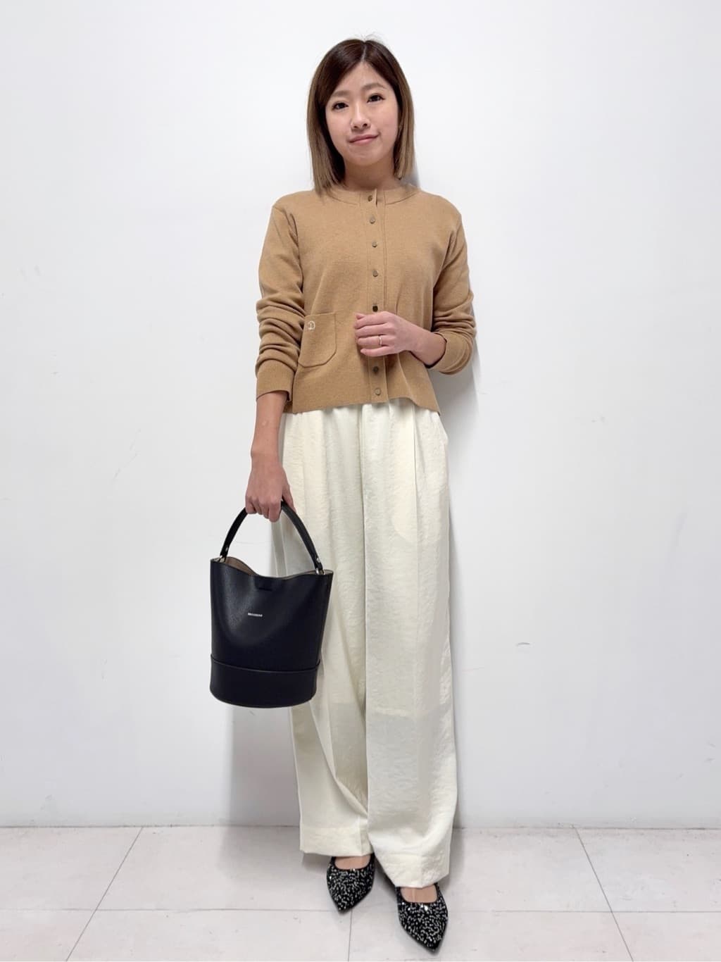 Nishijimaさんの「DRESSTERIOR｜シュリンクレザーバケットBAG」を使ったコーディネート