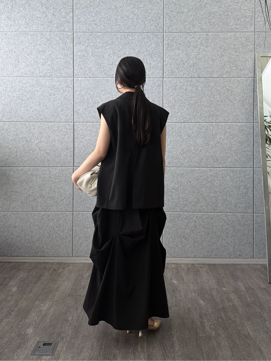 rinaさんの「INDIVI｜Comfy SET UP｜ベルテッドジレ【セットアップ対応／通勤／カセット服／接触冷感／UVカット】」を使ったコーディネート