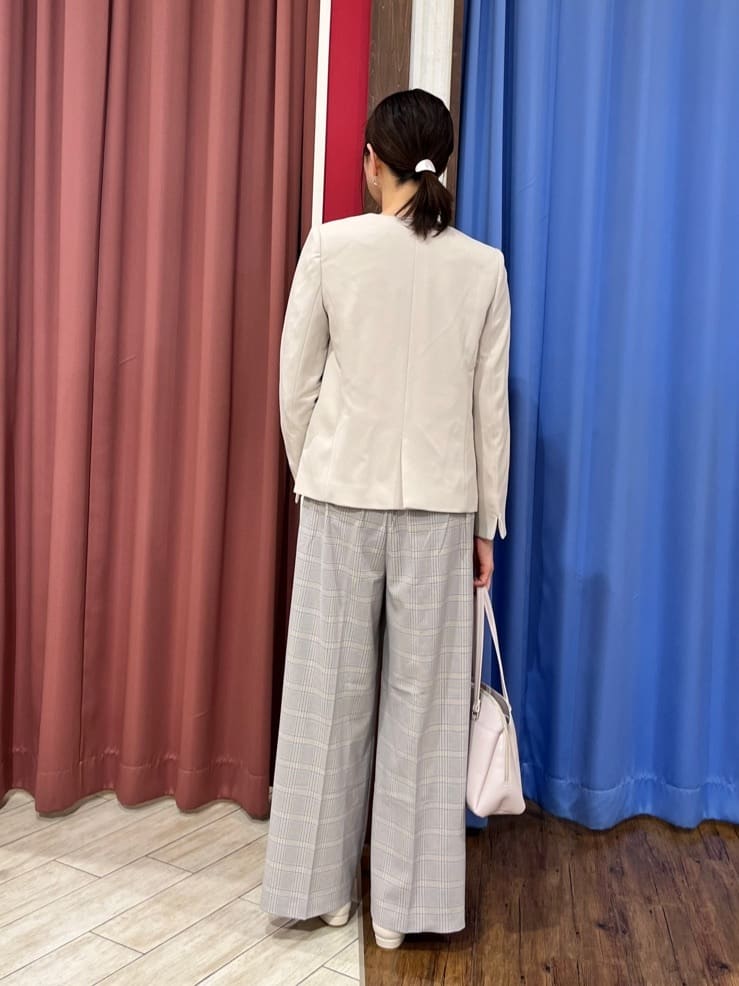 muさんの「SHOO･LA･RUE｜【洗濯機可/セットアップ可/S-3L】きちんと楽に。カットジョーゼットノーカラージャケット」を使ったコーディネート