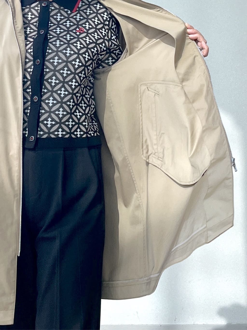 Soeさんの「DRESSTERIOR｜【ウォッシャブル/撥水素材】撥水フーテッドツイルコート」を使ったコーディネート