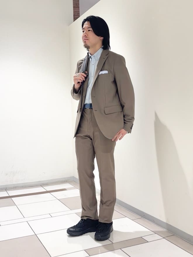 及川さんの「TAKEO KIKUCHI｜【360&deg;ストレッチ／セットアップ対応】None Of Stress パンツ」を使ったコーディネート