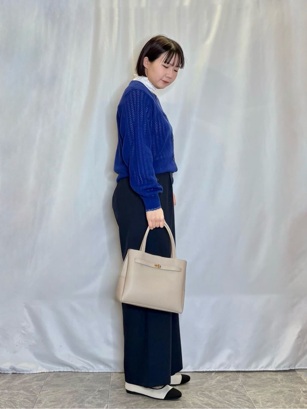 ネリさんの「SHOO･LA･RUE｜編み柄が上品 ラメ配色透かし編みカーディガン」を使ったコーディネート