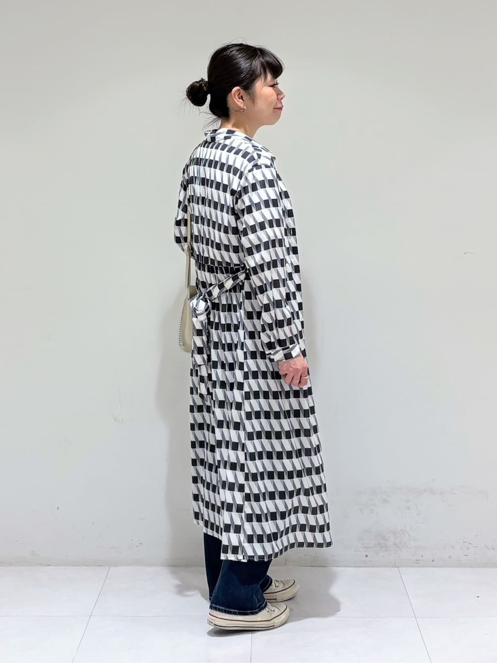 tsuyuさんの「INDIVI｜【合皮】スタッズ風メタルポシェットバッグ」を使ったコーディネート