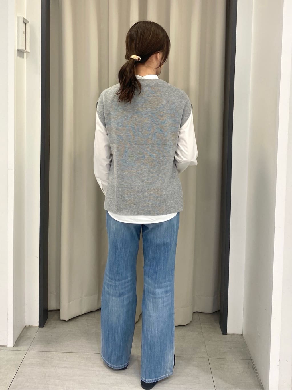 eguchiさんの「grove｜【2点SET】一枚でコーデが決まる！ニットベスト&times;シャツSET」を使ったコーディネート