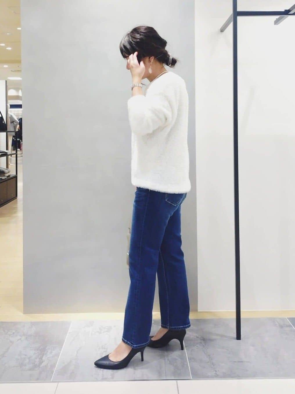 TOMOMIさんの「INDIVI｜【褒められデニム】スリムストレート デニムパンツ」を使ったコーディネート