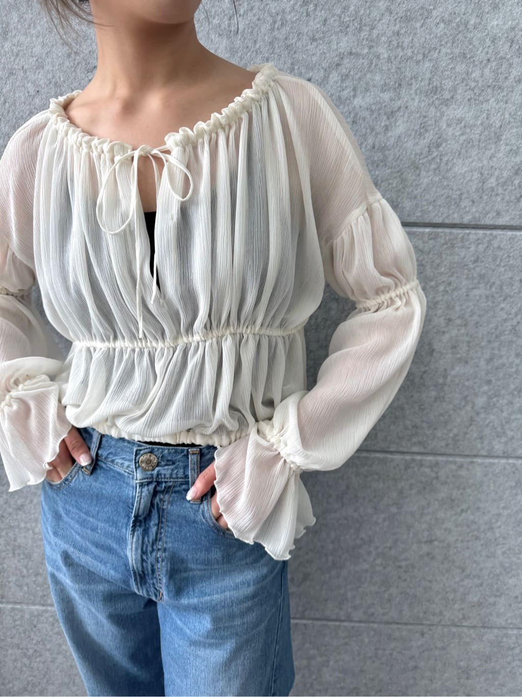 uchi__yamaさんの「CODE A｜off－shoulder blouse」を使ったコーディネート
