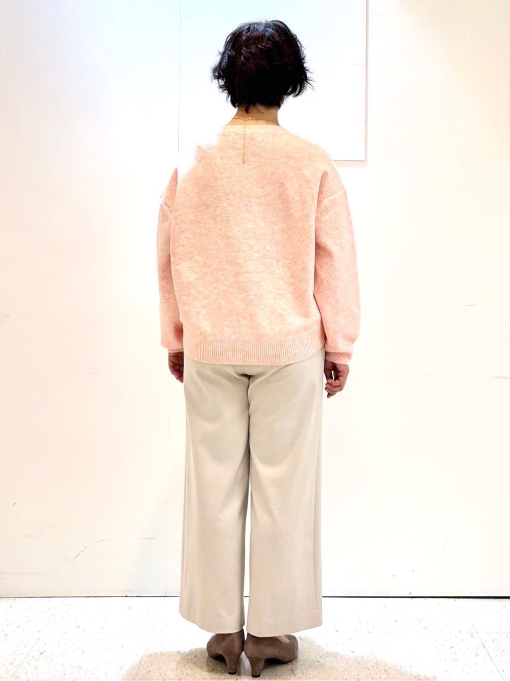 ヤスコさんの「Reflect｜【選べる5色／ゆったりシルエット】Vネックスパンコールニット」を使ったコーディネート