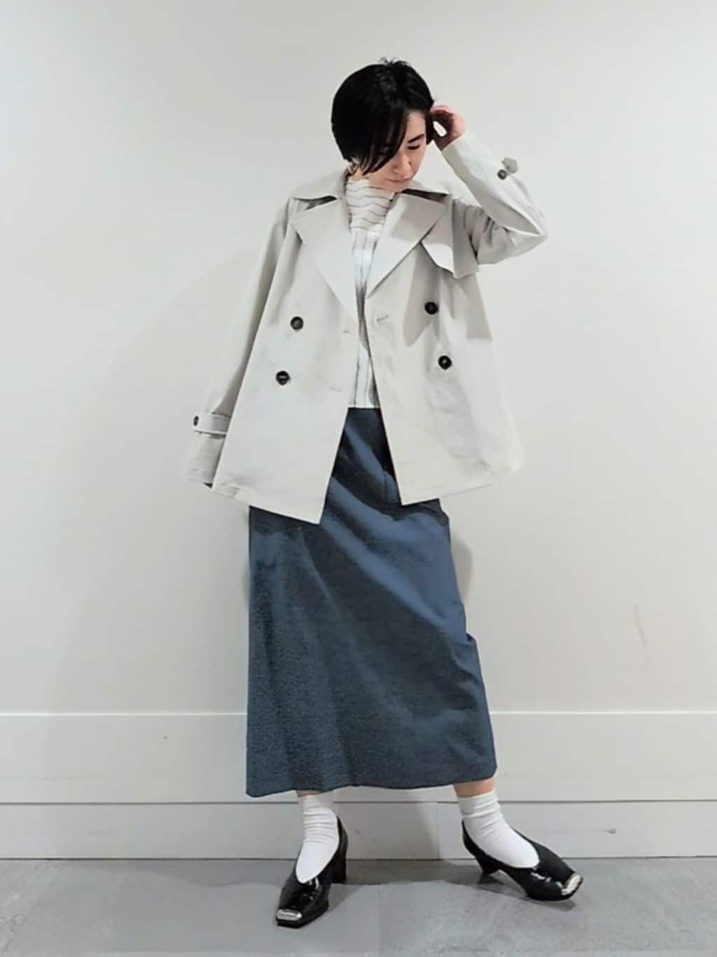 ミズタさんの「UNTITLED｜【定番人気/はっ水/洗える】タスランショートトレンチコート」を使ったコーディネート