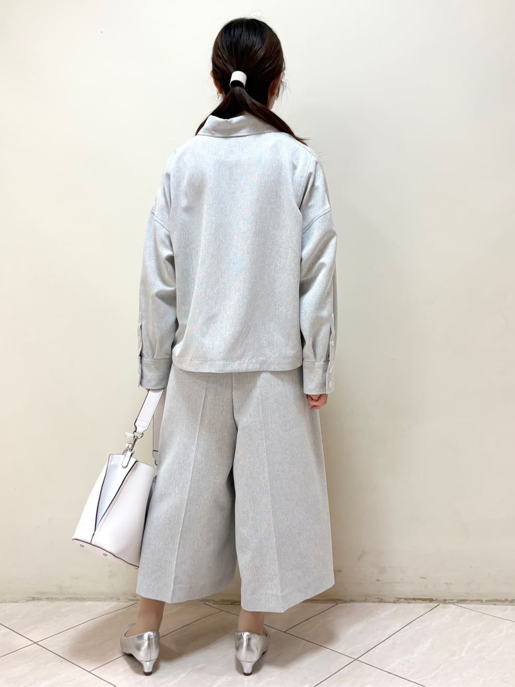 mikiさんの「Reflect｜リネンライクワイドミディパンツ」を使ったコーディネート