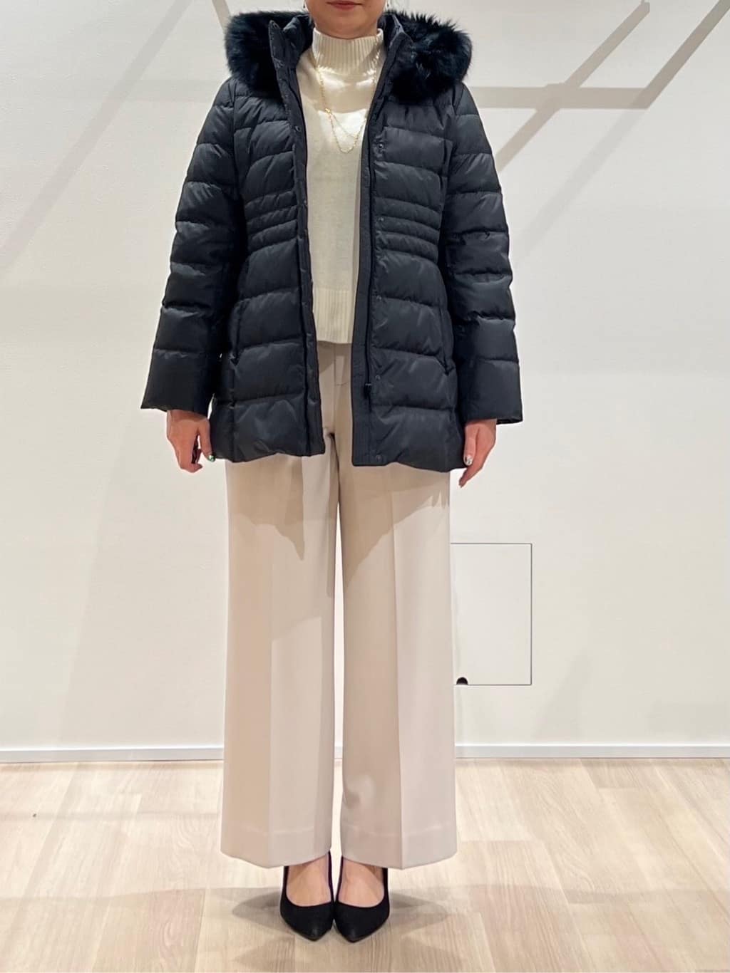 TOMOMIさんの「UNTITLED｜【はっ水機能/フード取り外し可】ミディダウンコート」を使ったコーディネート