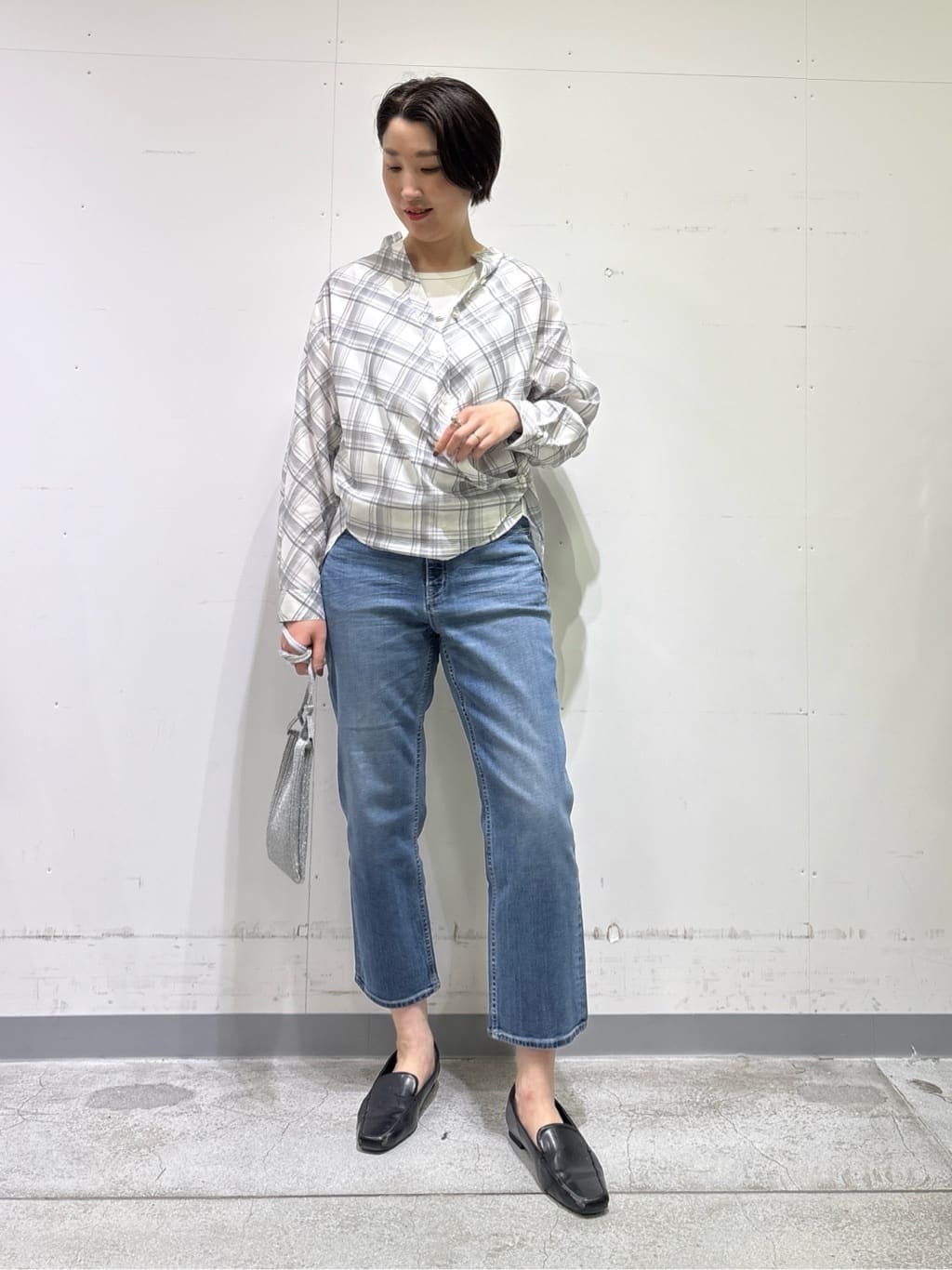 yuriさんの「INDIVI｜【褒められデニム】スリムストレート デニムパンツ」を使ったコーディネート