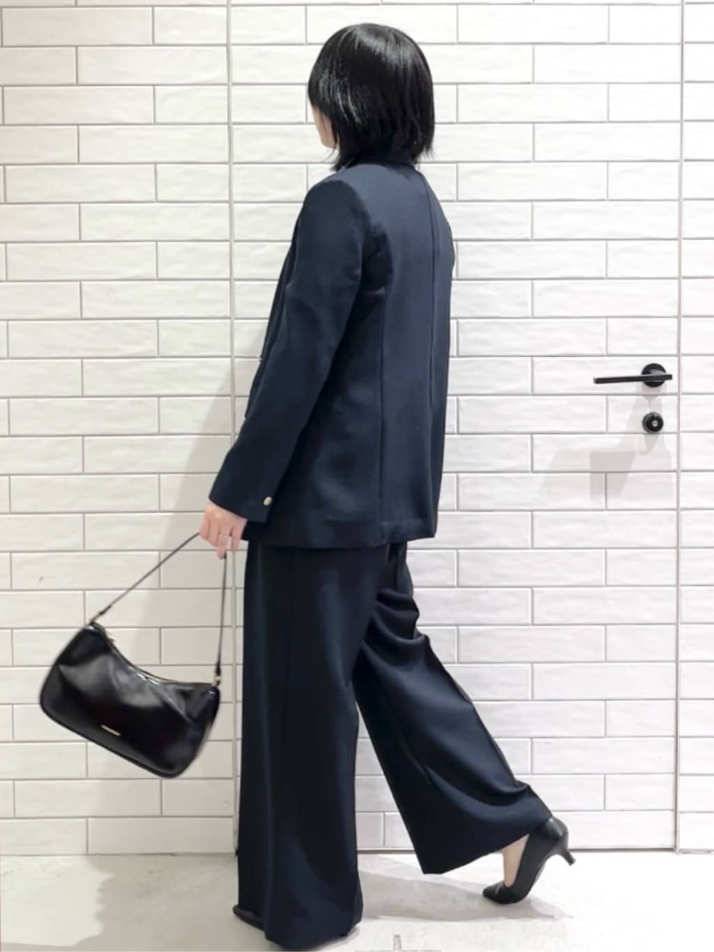 しおりさんの「OPAQUE.CLIP｜金ボタンダブルブレストテーラードジャケット／セットアップ対応【洗える】」を使ったコーディネート