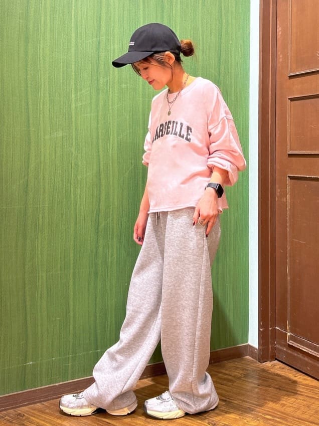 かおりさんの「SHOO･LA･RUE｜【洗濯機可/S-LL】コーデの主役になる ロゴアソート 裏毛スウェット」を使ったコーディネート