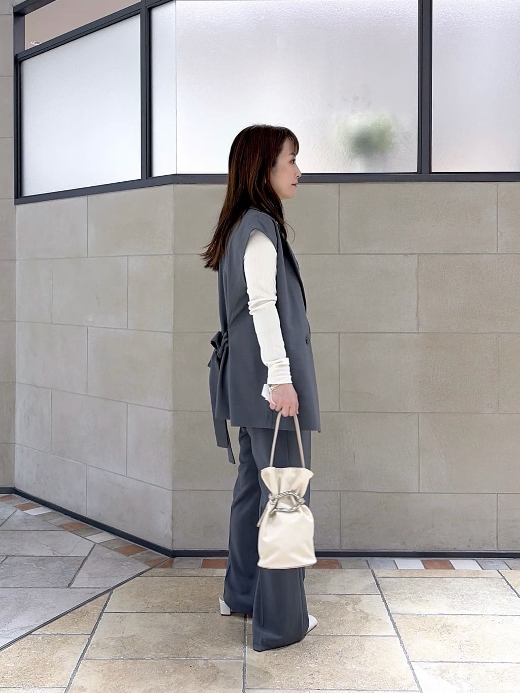 よねさんの「INDIVI｜Comfy SET UP｜ベルテッドジレ【セットアップ対応／通勤／カセット服／接触冷感／UVカット】」を使ったコーディネート