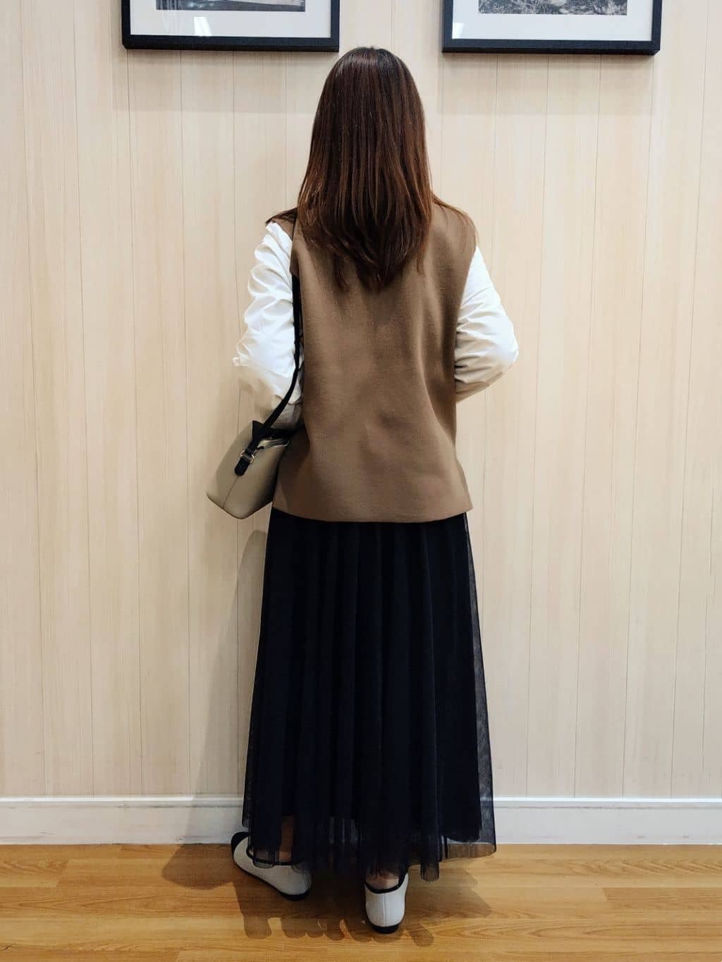 yseさんの「SHOO･LA･RUE｜コンパクトながらしっかり入る 一枚革風 3層ショルダーバッグ」を使ったコーディネート