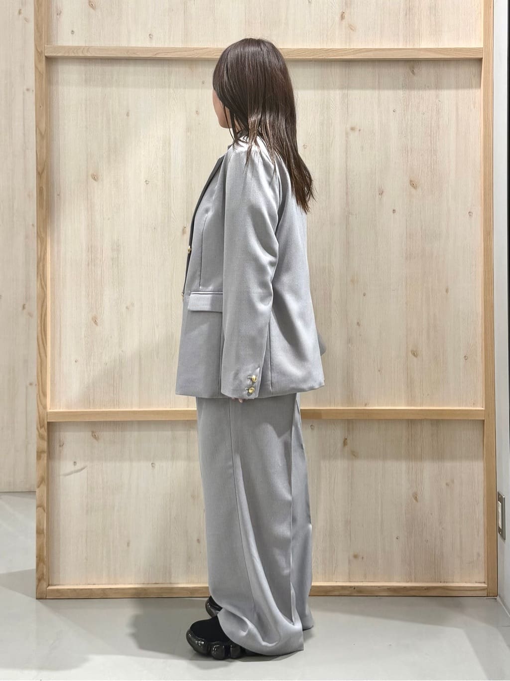 nanaさんの「THE SHOP TK｜【通勤にもデイリーにも】CAVIAN 金ボタンダブルブレストジャケット」を使ったコーディネート