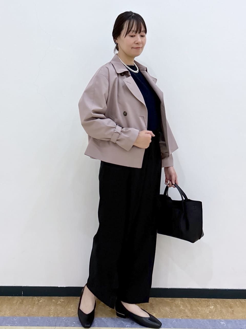 akariさんの「index｜キャンディスリーブショートトレンチコート【洗濯機OK／撥水／防花粉】《5col》」を使ったコーディネート