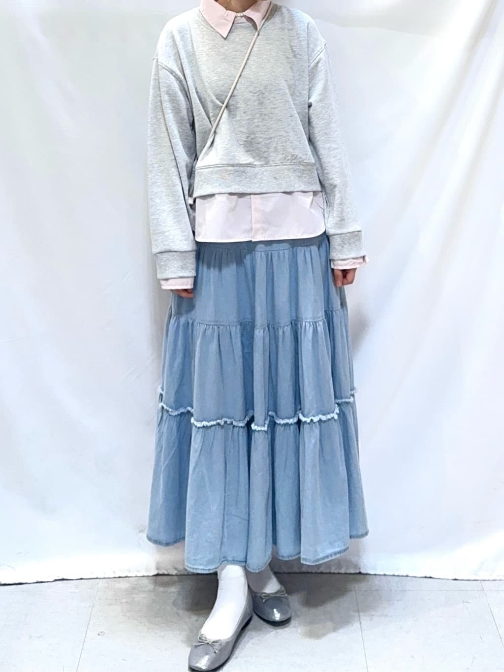 𝐇𝐢𝐫𝐨𝐦𝐢さんの「SHOO･LA･RUE｜【洗濯機可】1枚でサマ見え シャツレイヤード風 スウェット」を使ったコーディネート