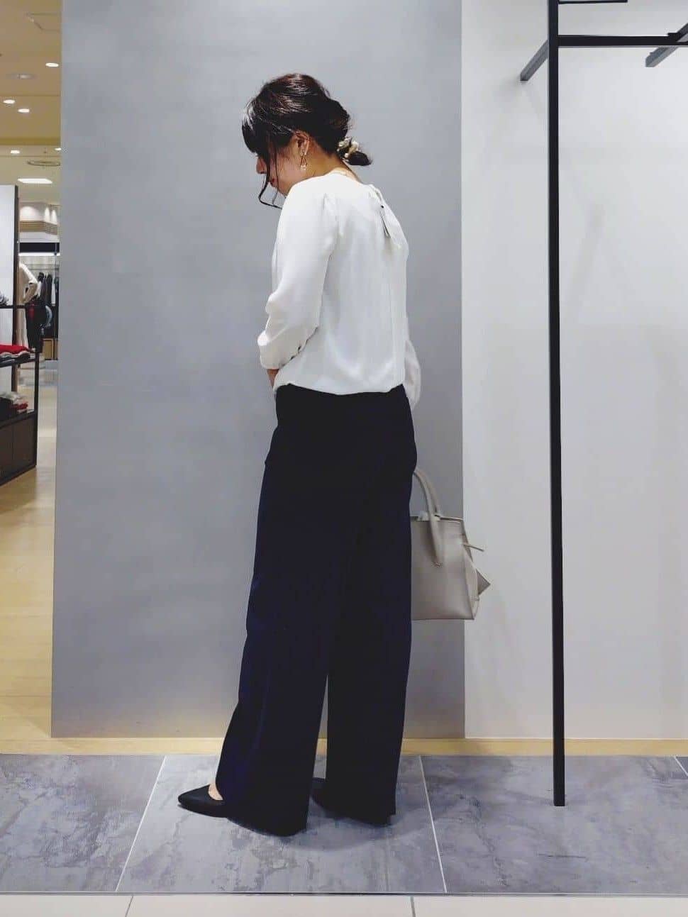 TOMOMIさんの「INDIVI｜◆【合皮／マルチWAY／サブバッグ付】ミニショルダーバッグ」を使ったコーディネート