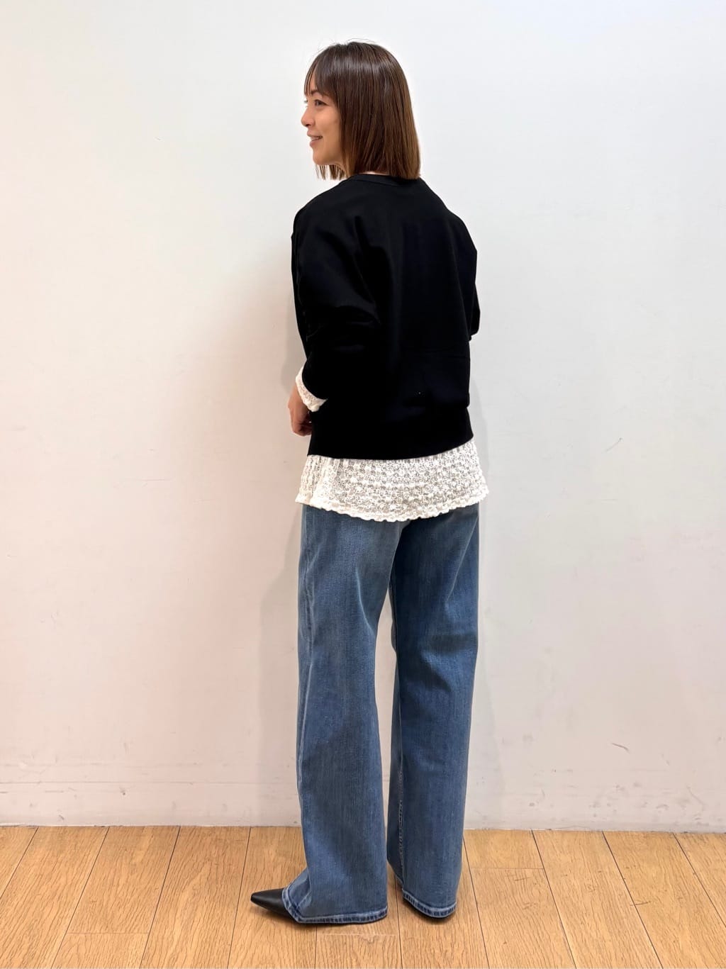 mikkoさんの「INDIVI｜【洗える／レイヤードにおすすめ】シャーリングレース ロングTシャツ」を使ったコーディネート