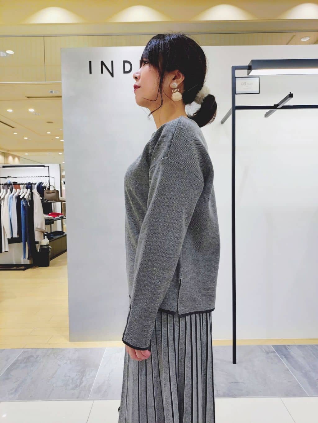 TOMOMIさんの「INDIVI｜【洗える／SETUP可能】ジャカードニット プリーツスカート」を使ったコーディネート