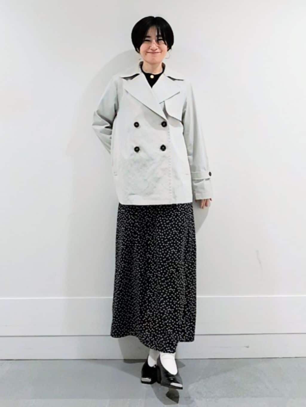 ミズタさんの「UNTITLED｜【定番人気/はっ水/洗える】タスランショートトレンチコート」を使ったコーディネート