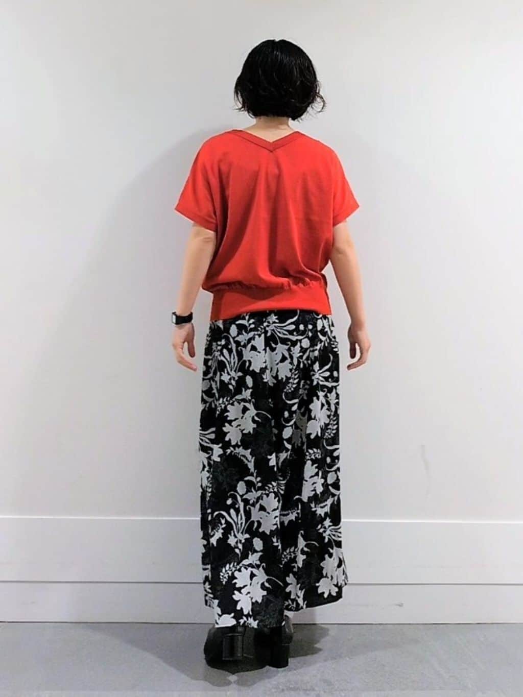 ミズタさんの「UNTITLED｜【洗える/前後2WAY】ネックプルオーバーニット」を使ったコーディネート
