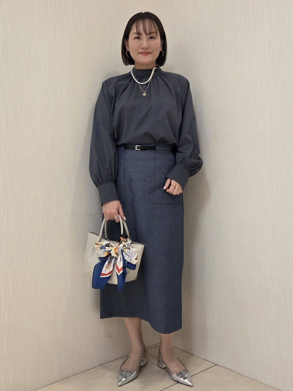 naokoさんの「UNTITLED｜【洗える/オンオフ使える】タイプライタースタンドネックブラウス」を使ったコーディネート