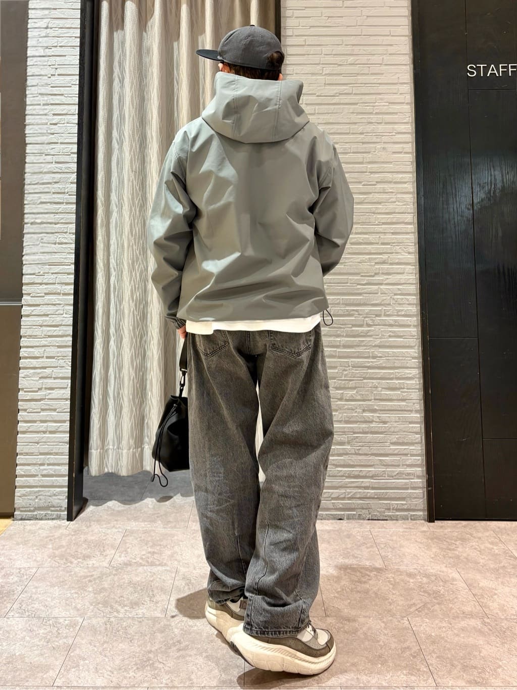 Pーyamaさんの「THE SHOP TK｜【季節の変わり目に最適】ナイロンマウンテンパーカ  防風/洗濯機OK」を使ったコーディネート